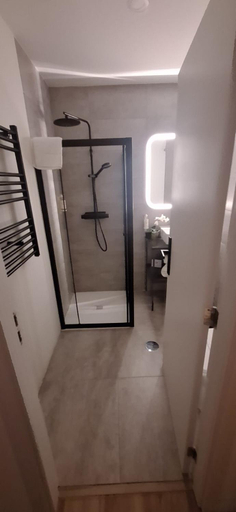 Bathroom 2, Hotel Portucalense, Porto