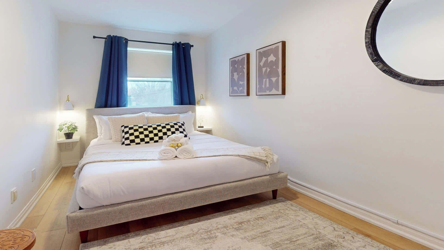 Interior 4, Casa Hotels Elegant 2BR Suite in Leslieville, Toronto