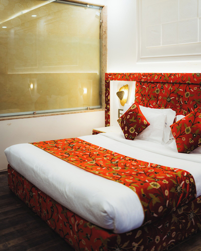 Room 2, Sentosa Cove-River Front Luxury Resort, Anantnag