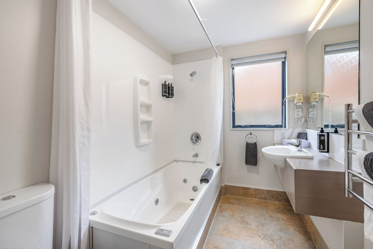 Bathroom 3, Bella Vista Motel Whangarei, Whangarei