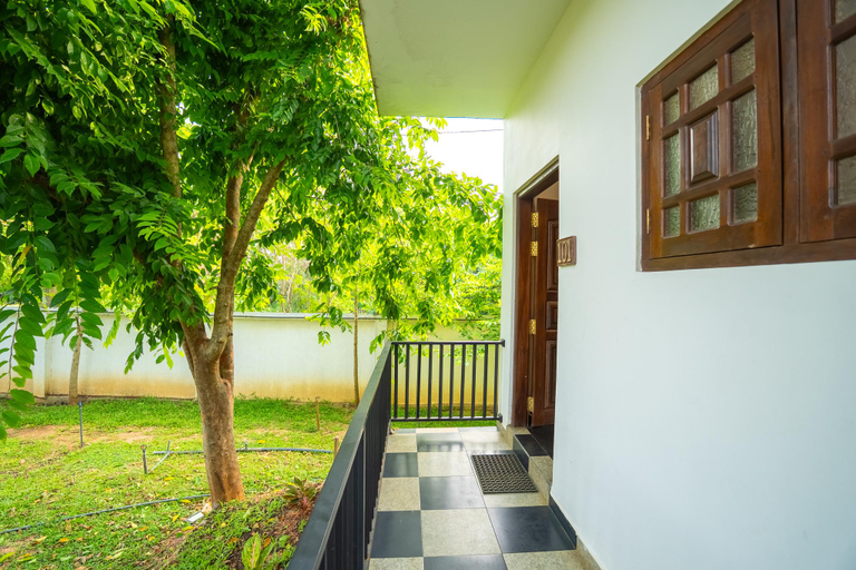 Exterior & Views 1, Hotel Golden Ray, Dambulla