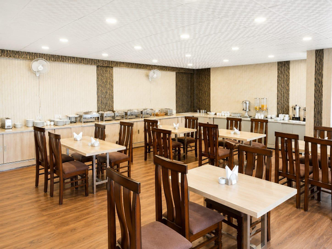 Food & Drinks 4, Hotel Royal Gold Palace - Newly Built 4 Star Hotel, Delhi