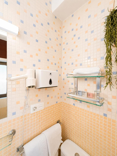 Bathroom 2, Pension Rocamar, Granada