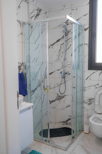 Bathroom 5, Mackenzie Sea View Studio, Larnaca