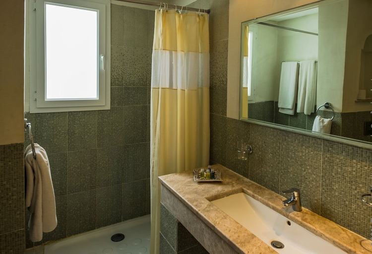 Bathroom 4, Les Jardins de Toumana, Djerba Midoun