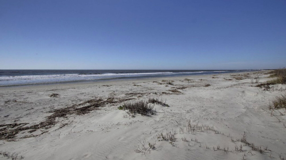 Interior 4, 3902 Palm Blvd by Avantstay Beach Access! Oceanfront Views w/ Pool, Charleston