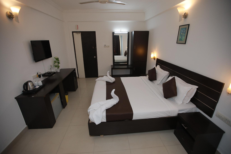 Bedroom 2, Aroma Classic Days Hotel, Thiruvananthapuram