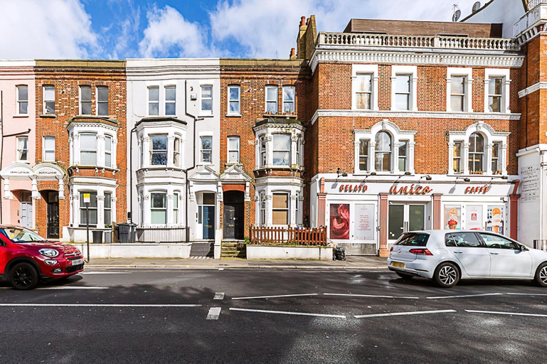 Exterior & Views 2, Lovely Bishops Park Flat, London