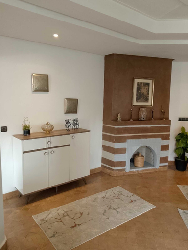 Others 5, Appartement confortable, Marrakech