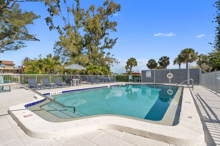Pool 4, Sea Club 3 Unit 2 1 Bedroom Home, Manatee