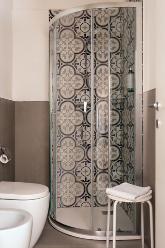 Bathroom 3, Holiday Rooms, Florence