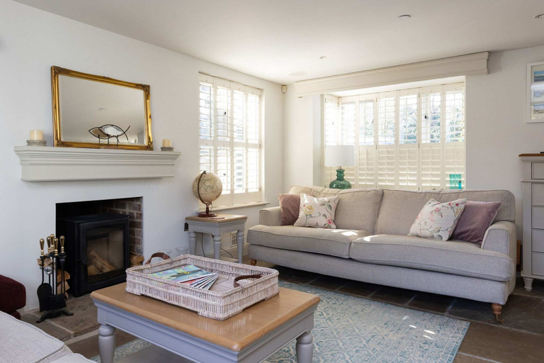 Room 2, Stylish Itchenor Home Walk to Harbour Pub, West Sussex