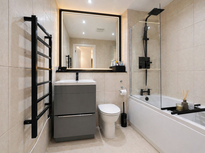 Others 3, Modern City Centre Apt With Balcony & Free Parking, Birmingham