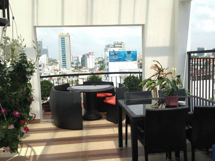 Outdoor dining, Lumina Home Vo Van Tan, District 3