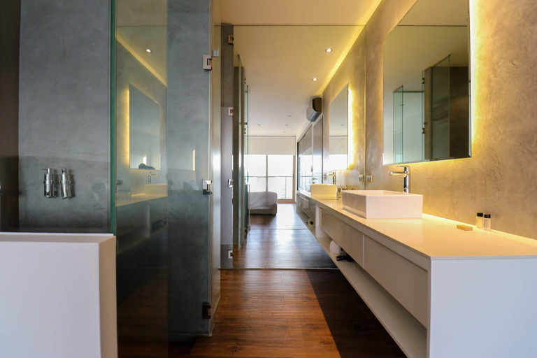 Room 2, w Upscale 2BR Duplex w Balcony in Miraflores, Lima