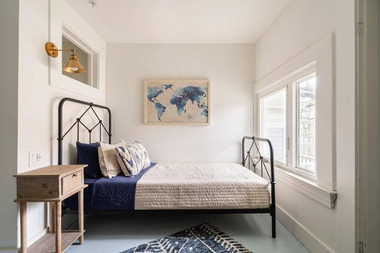 Room 4, Pomeroy, Multnomah