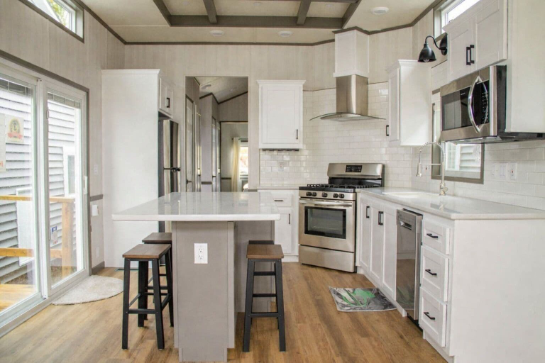 Private kitchen, Scugog Landing RV Resort, Durham