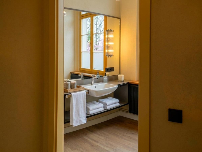 Bathroom 5, WELTRAD Parkhotel am Fluss, Salzlandkreis