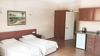 Others 2, Kekik Apart Otel, Çeşme