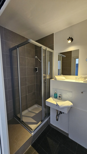 Bathroom 4, Hotel Pension Museum, Wien