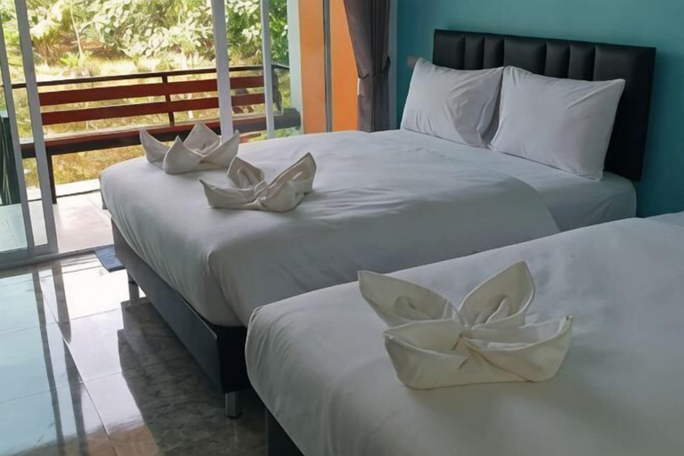Bedroom 5, Thipburee Riverside Hotel, Sichon