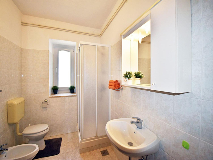 Bathroom 3, Apartment in Valbandon near Adriatic Beach, Fažana