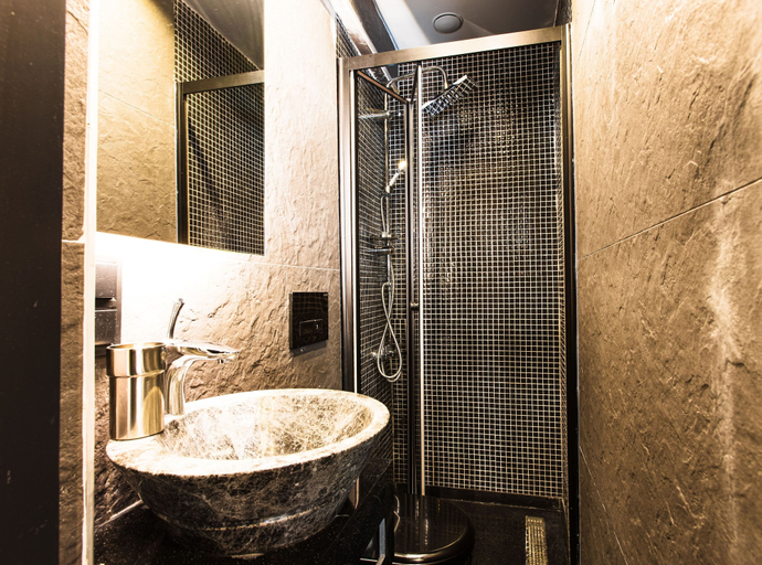 Bathroom 4, Mansion Gorki, Fatih