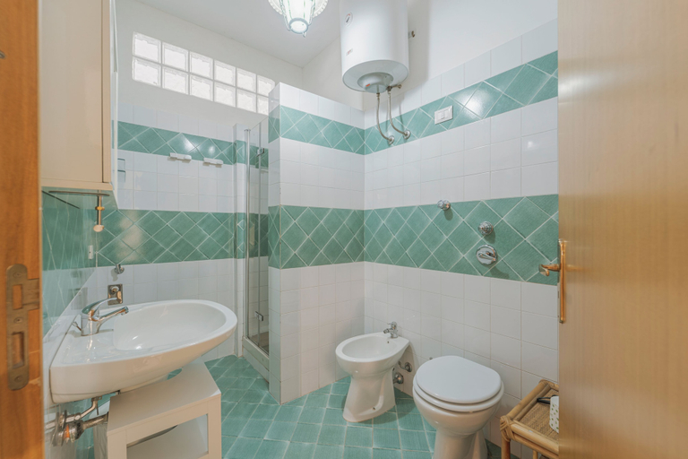 Bathroom 3, Apartament Zio Michele Centro dell'Isola, Trapani