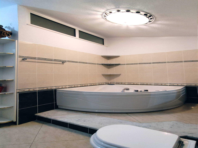 Bathroom 2, Kastel Stafilic Comfortable Apartments - Three Bedroom Apartment with Terrace, Kaštela