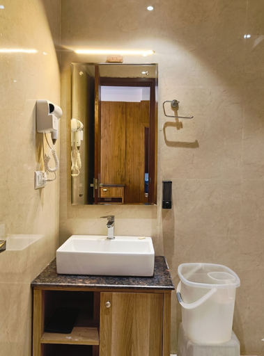 Bathroom, OnlyStay Luxe House Dalhousie, Chamba
