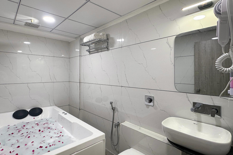 Bathroom 3, HOTEL HILL LOOK INN, Gandhinagar