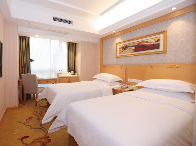 Bedroom 4, Vienna Hotel (Chengdu Chunxi Road Lijiatuo Metro Station), Chengdu