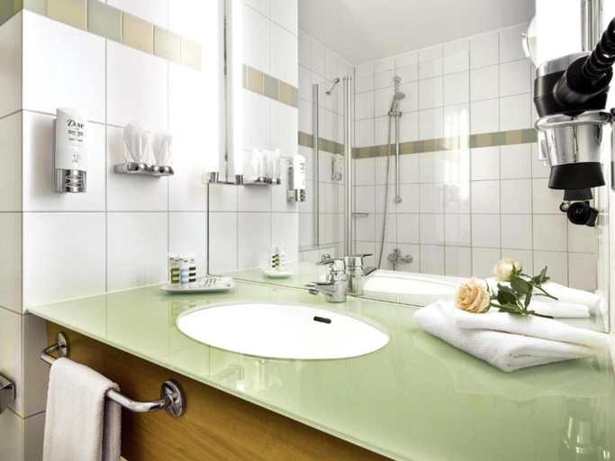 Bathroom 3, Mercure Hotel Dortmund City, Dortmund