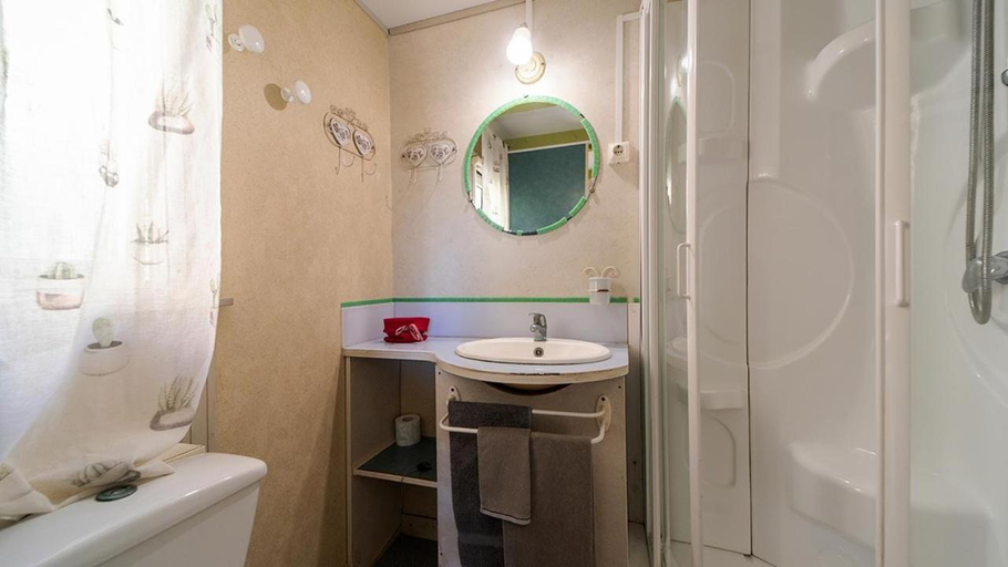 Bathroom 3, Elba Travels, Livorno