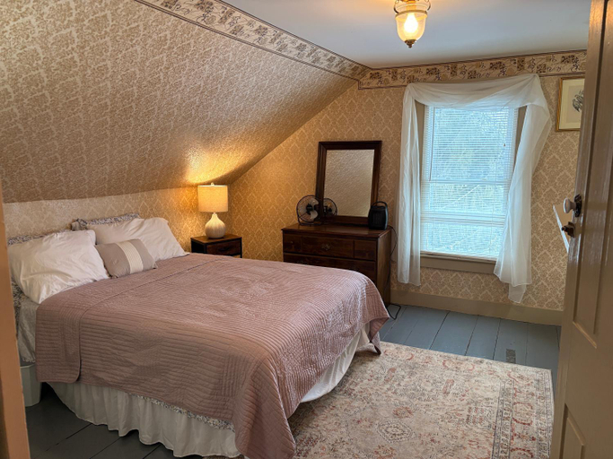 4, My Valhalla Farm-Room Rentals, Kennebec