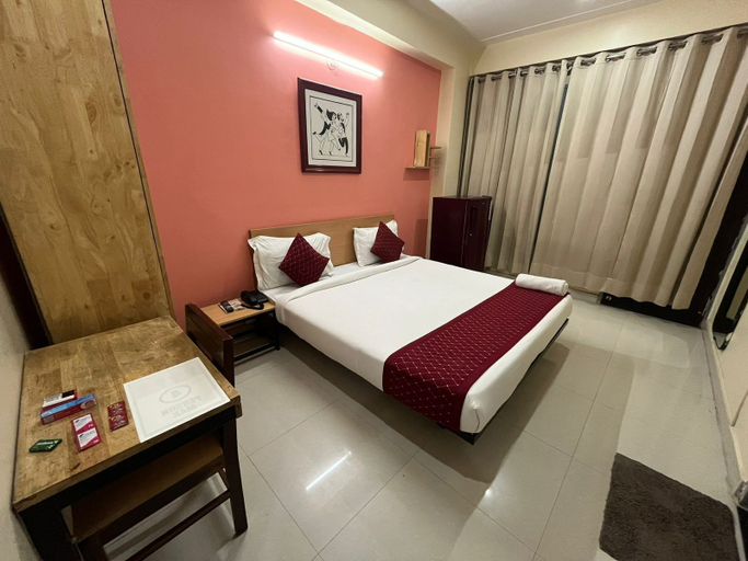 Room 2, Cloud Bay Hotels - Sector 69, Gurgaon