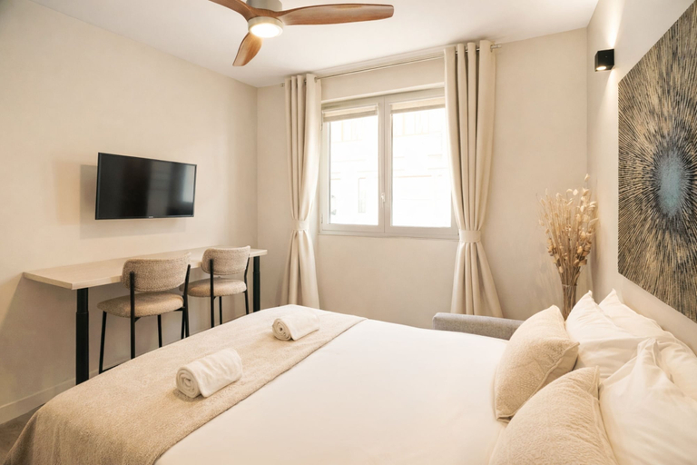 Bedroom 5, 1601 Dumont, Paris