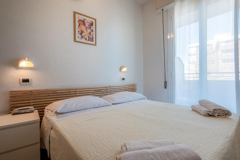 Bedroom 4, Hotel John, Rimini
