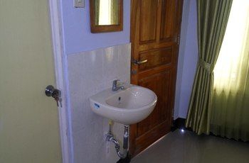 Bathroom Sink 1, Kasuwari Hotel, West Manggarai