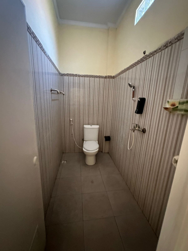 Bathroom, Deva Devi Beach Inn, Klungkung