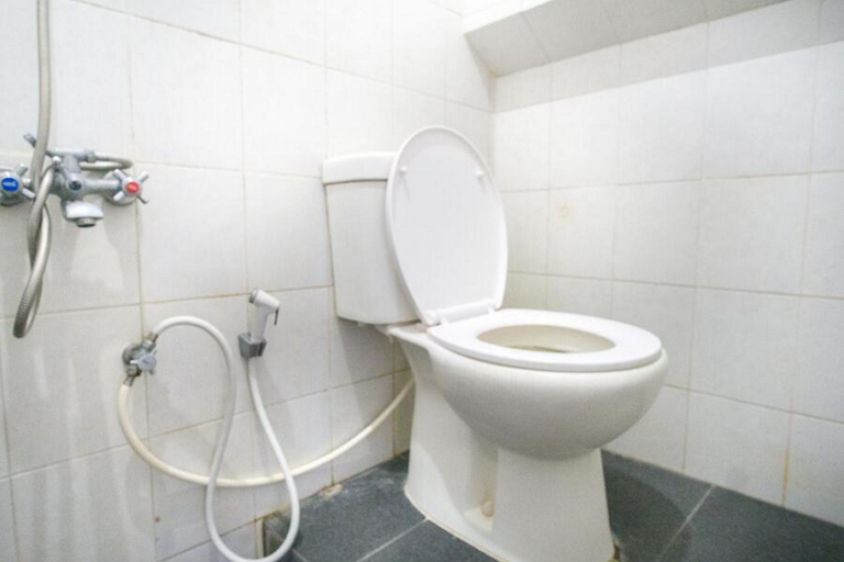 Bathroom 3, RedDoorz @ Jalan Gatot Subroto Denpasar, Denpasar