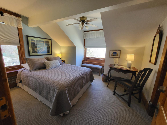 Bedroom 2, Bross Hotel B & B, Delta