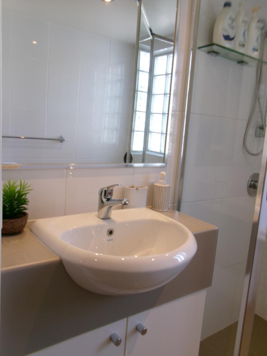 Bathroom 3, Merivale stay in South Brisbane two beds two baths one parking, Brisbane