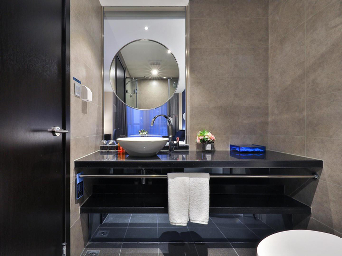 Bathroom 3, Orange Hotel Qingdao Jimo Baolong Plaza, Qingdao