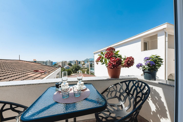 Others 4, Lajla Apartments