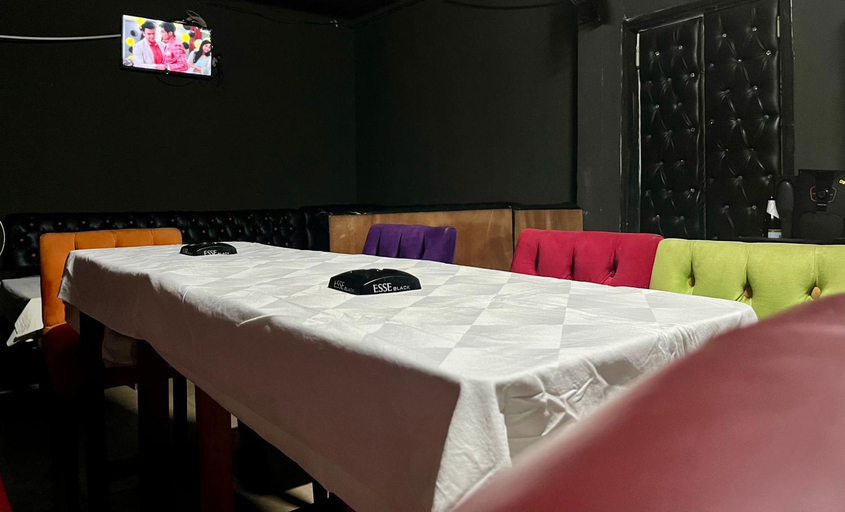 Food & Drinks 4, Hôtel Famigni, Wouri