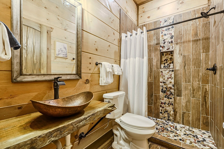 Room 2, NEW 12br Lux Lodge Private Pool-mtn Views, Sevier