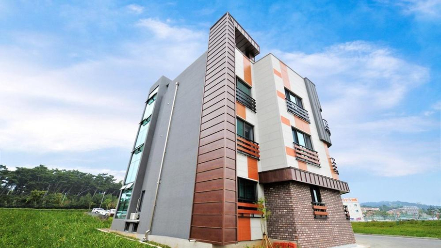 Exterior & Views 1, daecheon mud gongju pension, Boryeong