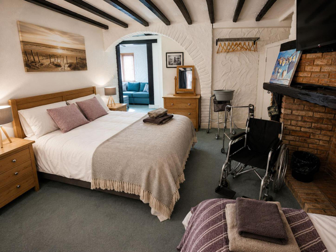 Bedroom 2, Smugglers Luxury Accommodation, Norfolk
