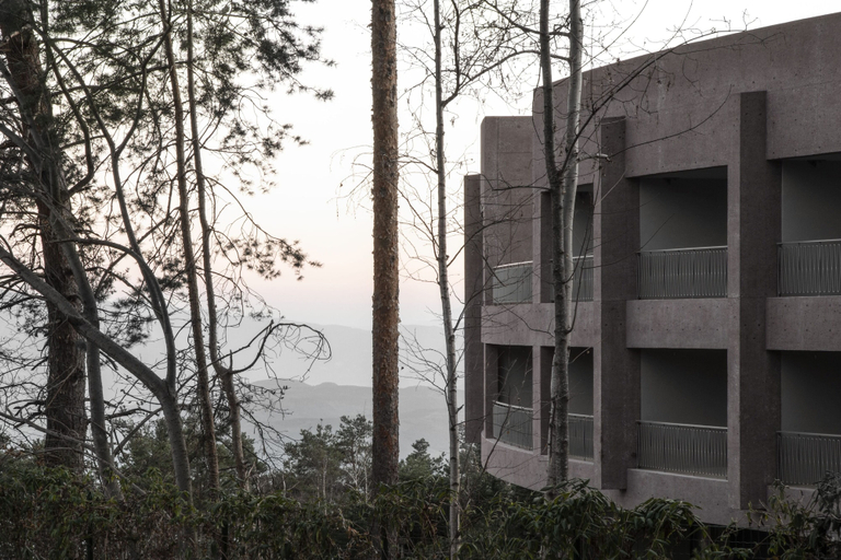 Exterior & Views